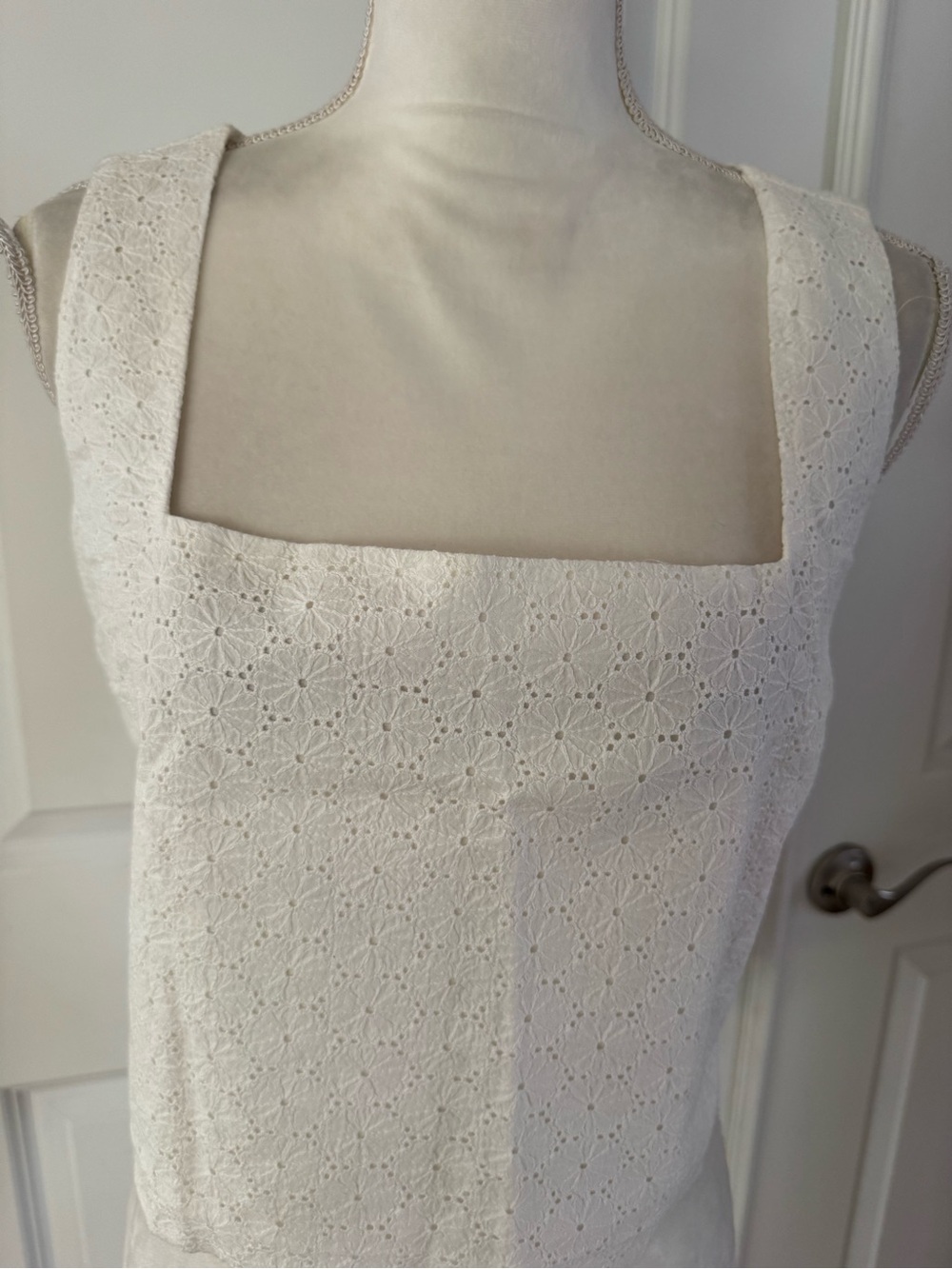 PAIGE White Eyelet Square-Neck Crop Top. Size L. MSRP $179 - Picture 7 of 16
